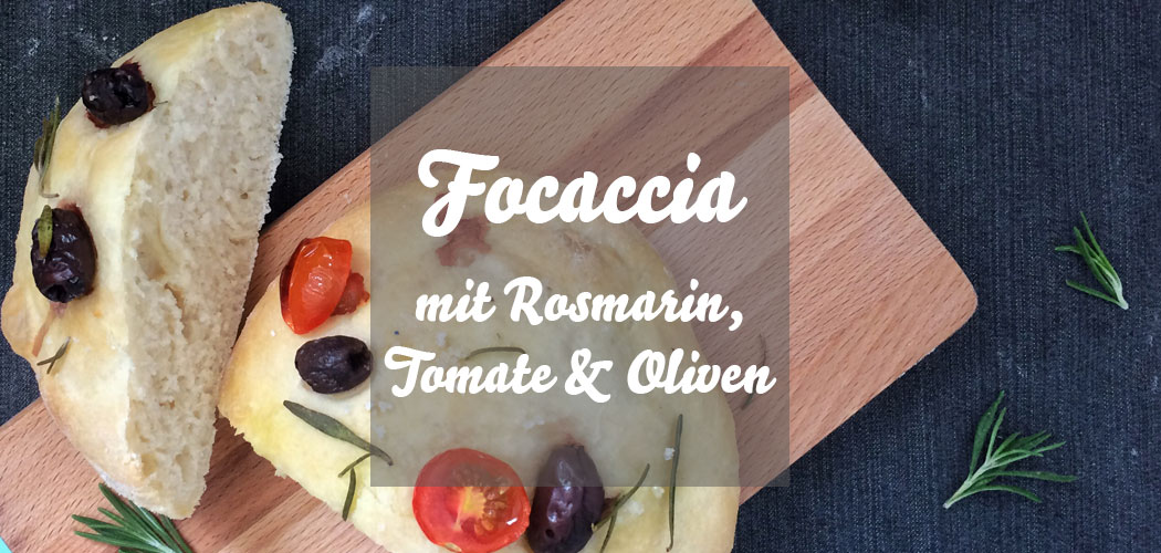 Focaccia mit Rosmarin, Tomate und Oliven