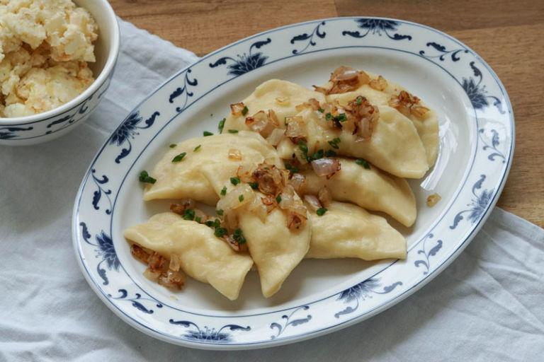 Polnische Piroggen » Rezept für vegetarische Piroggen | Caros Küche