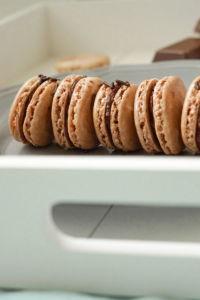 Macarons mit Schokoladenfüllung » Einfaches Rezept für Schokomacarons