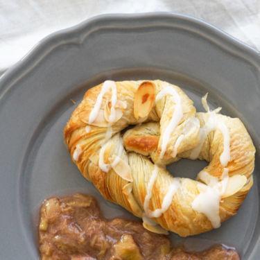 Plunderbrezeln Mit Rhabarberkompott Zum Tag Der Brezel Caros Kuche 