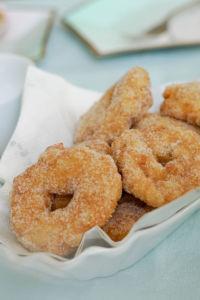 Churro Donuts » Frittierte Donuts mit Zimt & Zucker