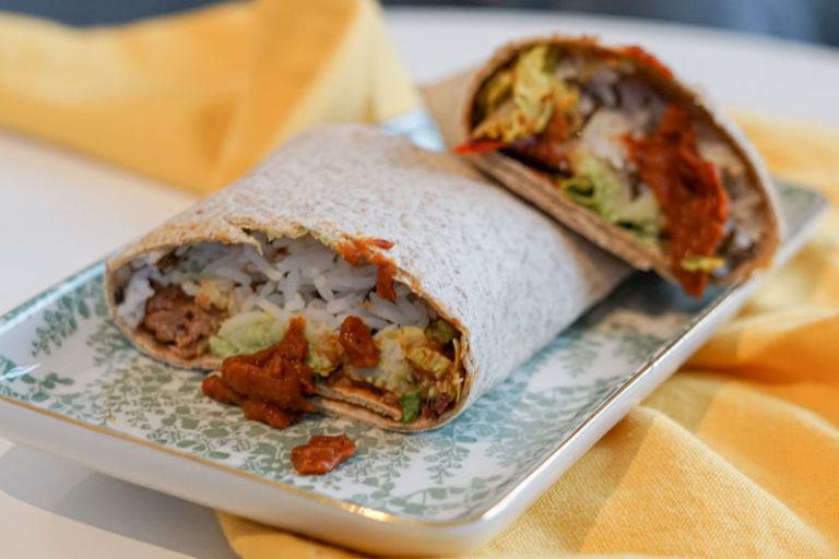 [Tolle Rolle] Vegane Burritos mit selbstgemachter Bohnenpaste » Caros Küche