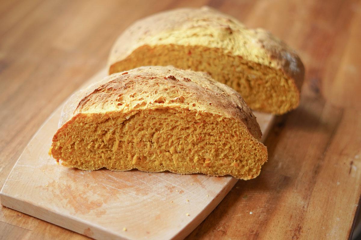 Brot mit Kürbispüree » einfaches Herbstbrot backen