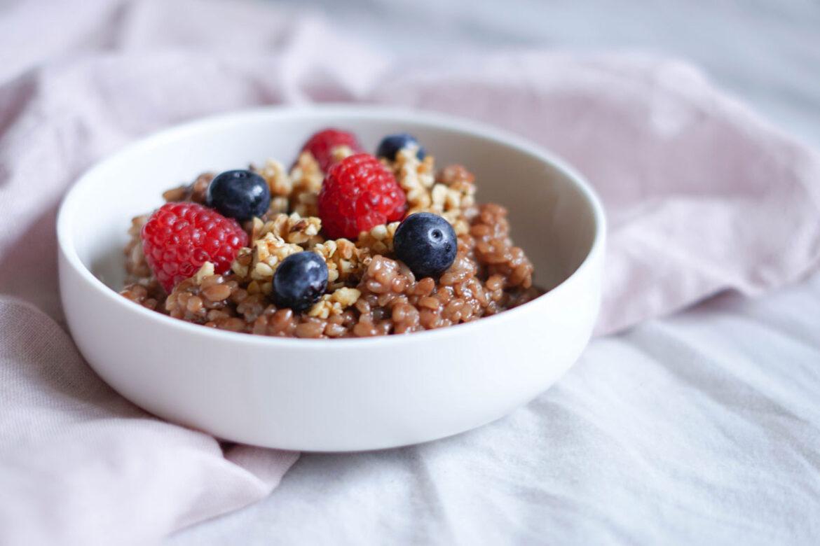 Schoko-Milchreis mit Haselnusskrokant » Caros Küche