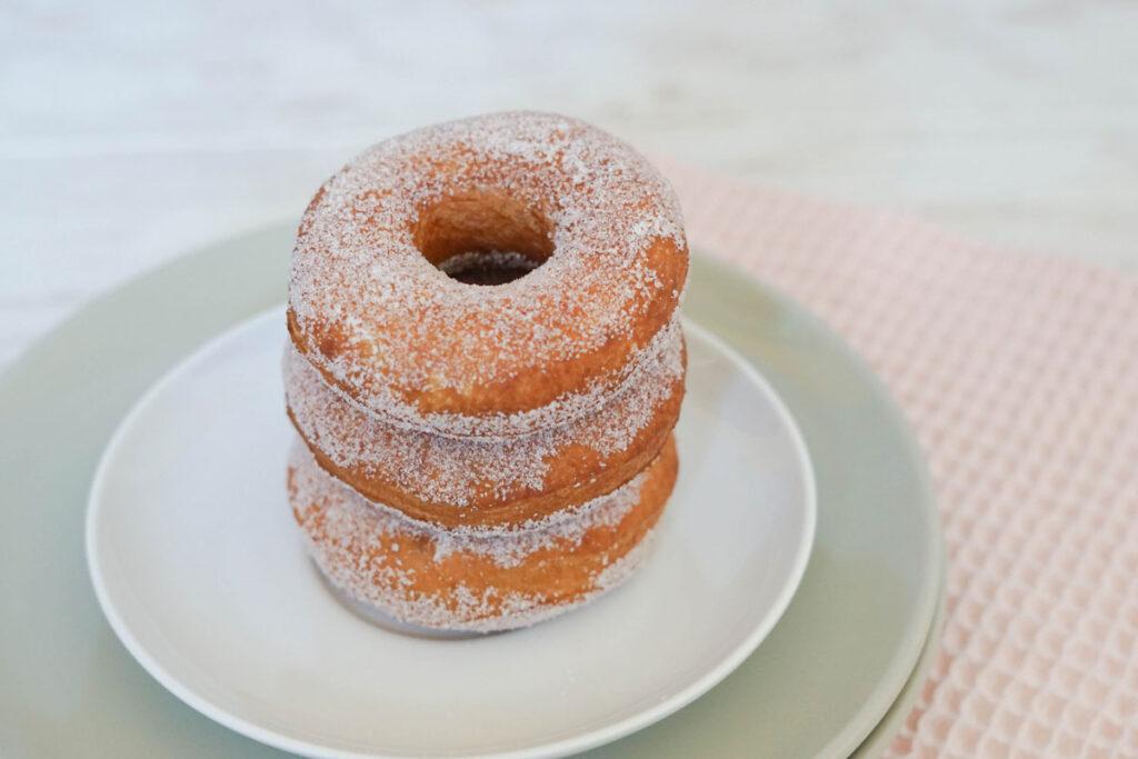 Einfaches Donutrezept für leckere Donuts mit Joghurt und Hefe