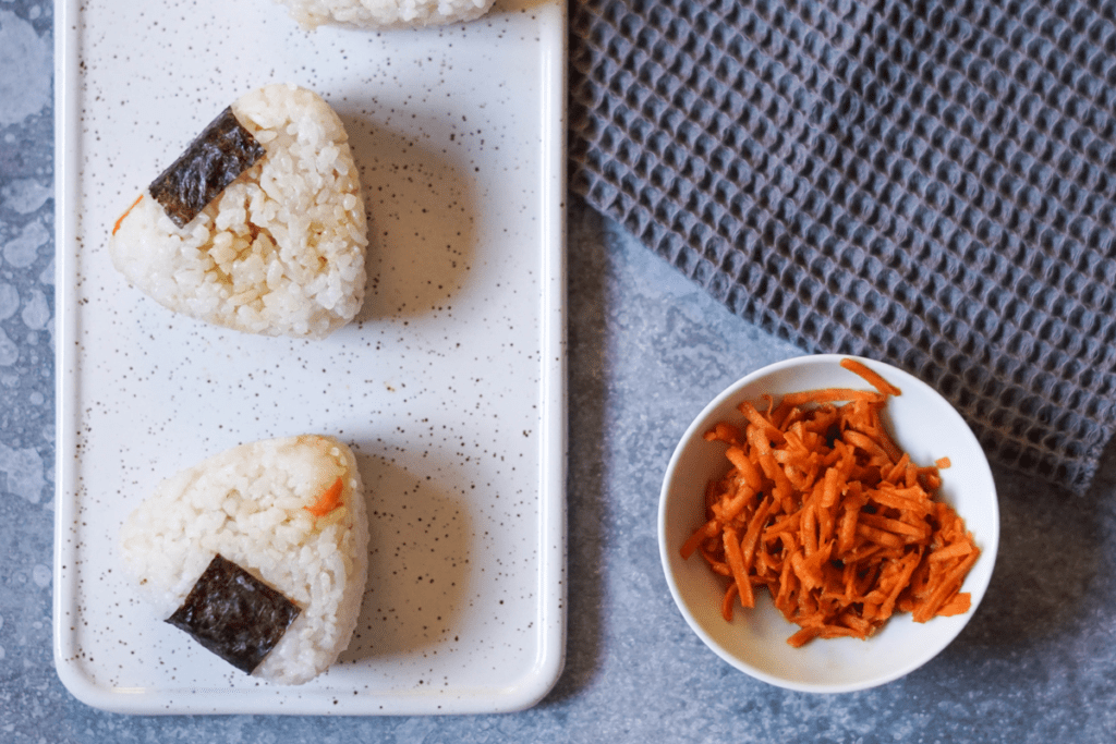 Onigiri mit Karottenfüllung