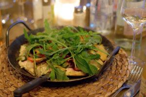 Essen im Rodenhaus Braunlage: Brotfladen mit Mandelmus, Gemüse und Kräutern