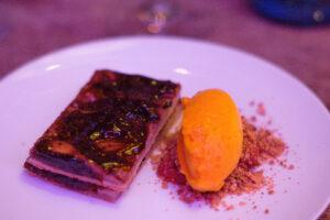 Dessert im The Hearts Hotel: Pflaumenschnitte mit Mangosorbet