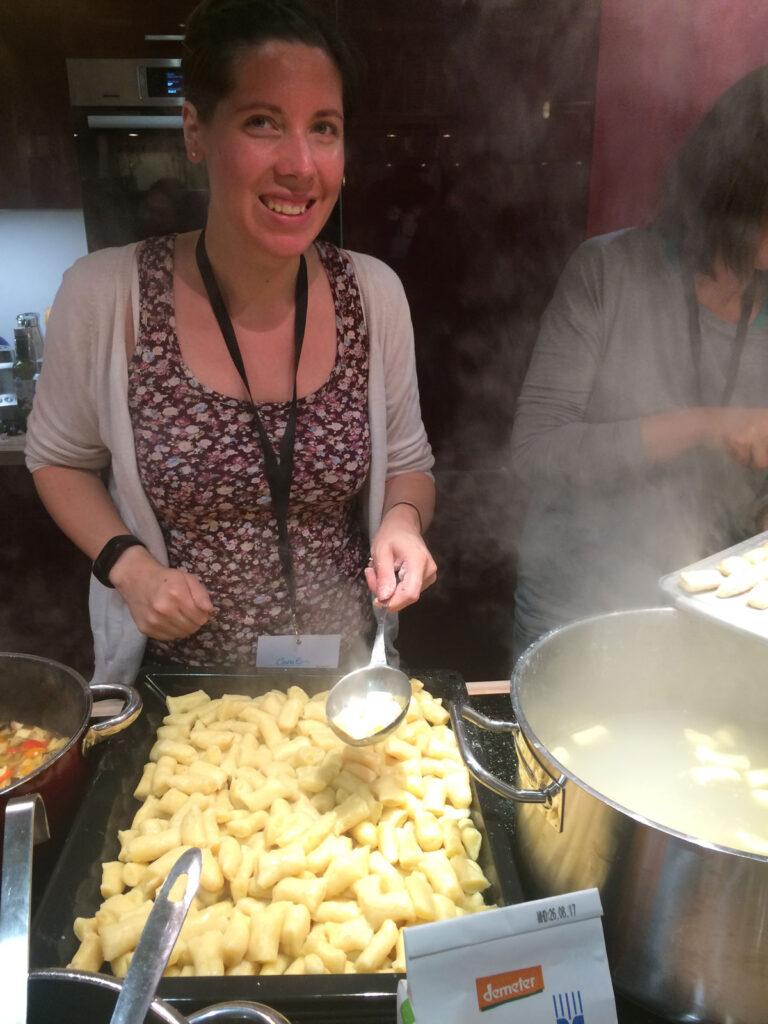 Gnocchi selbermachen: Caros Küche beim Foodbloggercamp