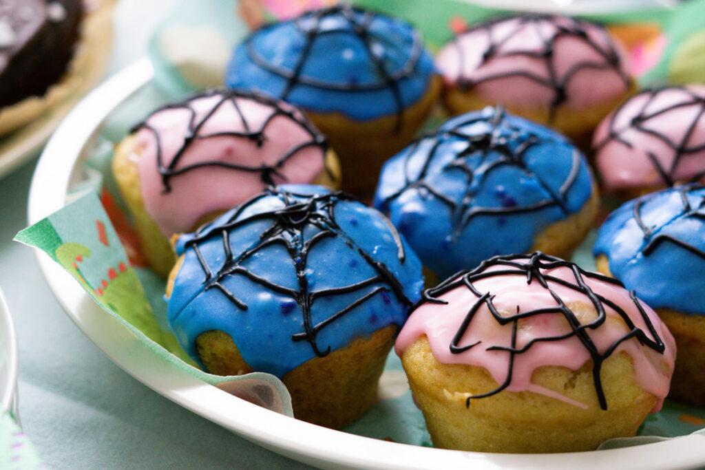 Spiderman Muffins für Kindergeburtstag