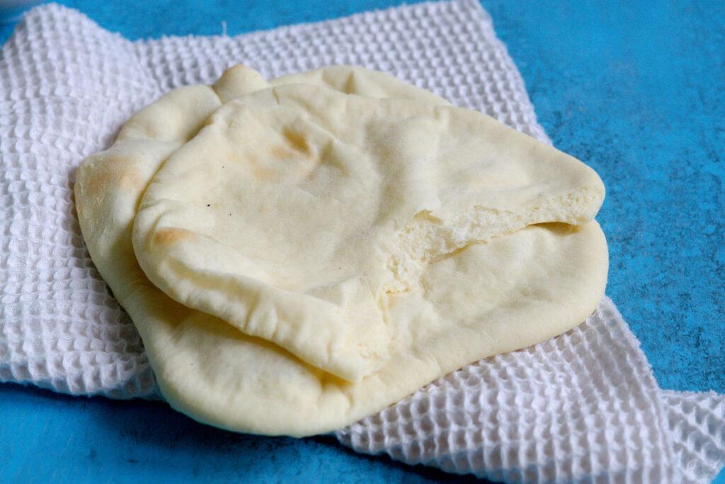 Khubz: Libanesisches Fladenbrot aus dem Ofen