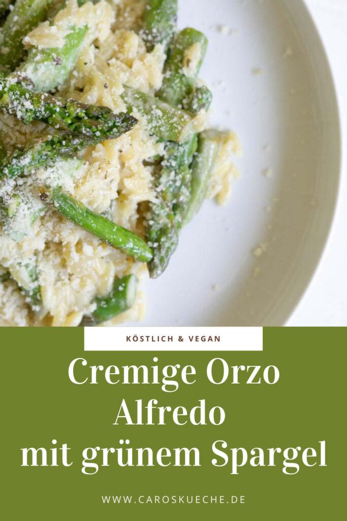 Cremige Orzo Alfredo mit grünem Spargel (veganes Rezept)