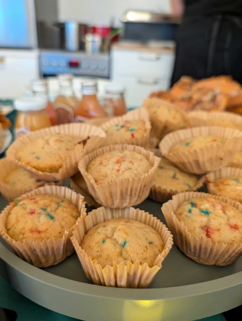 Konfettimuffins (vegan) aus Rührteig mit backfesten Streuseln